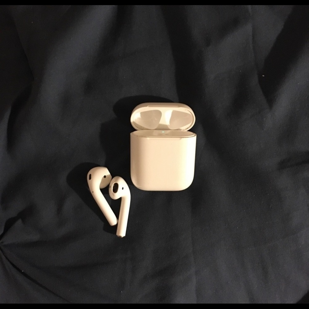 Apple AirPods - works great gen 2